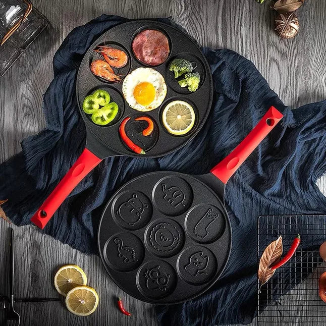 Frigideira antiaderente de café da manhã com sete buracos, forma de omelete porosa de fundo plano para bebê